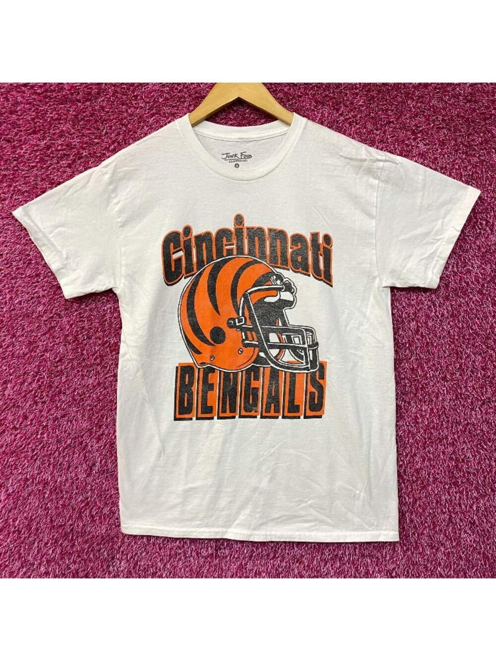 Junk Food Clothing Cincinnati Bengals Helmet Logo T-Shirt Small
